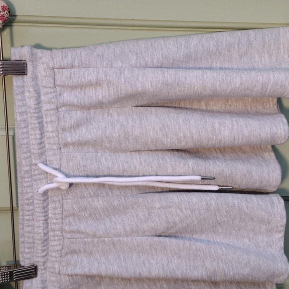 Women's No Boundaries light grey pleated cotton drawstring cheerleader s… - Picture 3 of 5